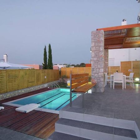 Villa Aada - Moderne Komfortvilla Mit Eigenem Pool Loutra Esterno foto