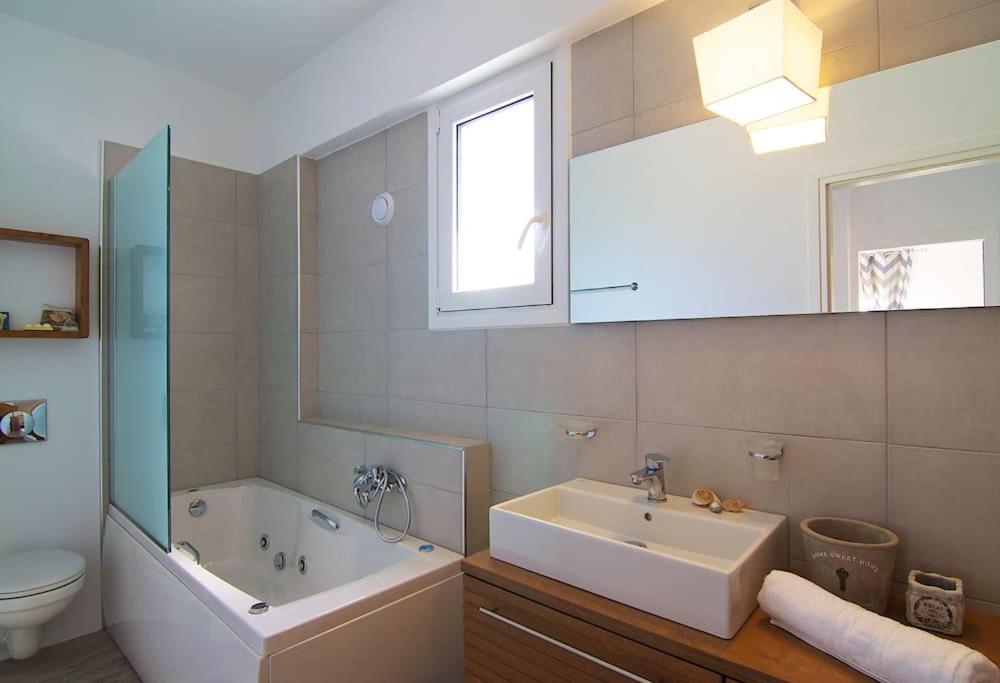 Villa Aada - Moderne Komfortvilla Mit Eigenem Pool Loutra Esterno foto