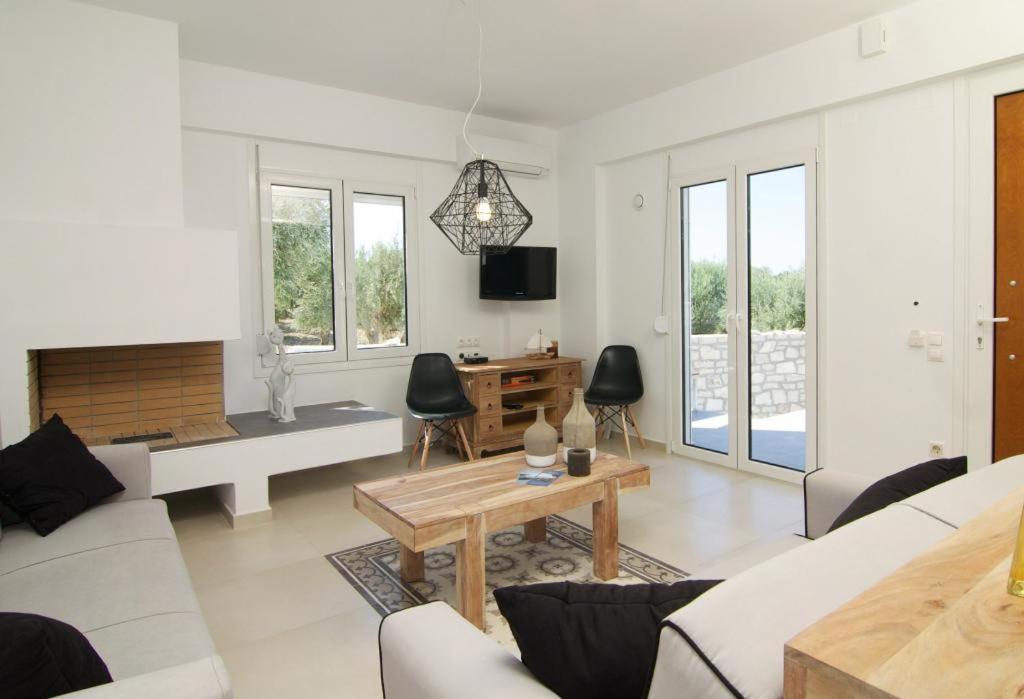 Villa Aada - Moderne Komfortvilla Mit Eigenem Pool Loutra Esterno foto